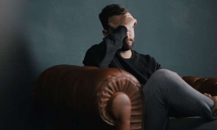 ⁣How stress and loneliness can make you more likely to get COVID-19