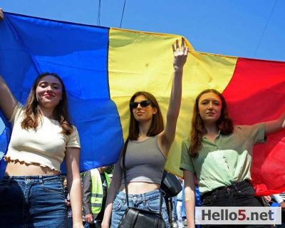 I'm with my friends in Moldova Day. Legends are born in Moldova. #MariaRuaxy #Moldova #Chisinau