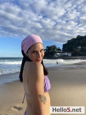 I’m a 24 year old woman from Spain. My english is not good. I prefer to talk spanish if you know.