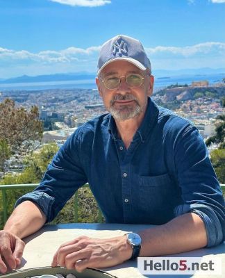 Handsome man looking for a soul mate, if intrested can we be friends?