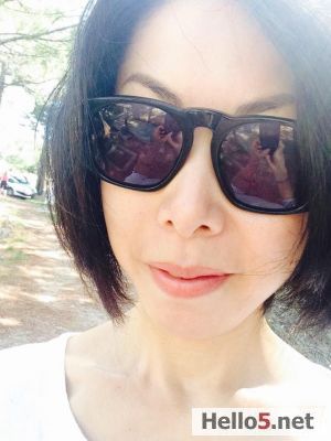 I’m a Japanese girl from Hinode, and I work in an office that produces fabric. I’m learning English and I want to make new friends