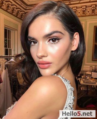 Hello. My name is Sara. My husband passed a few years ago. Now I am ready to move on and have some fun. I'm In Depression right now :(