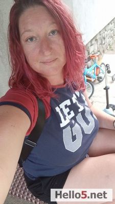 I'm looking someone who can give to a little bit of magic in my heart and  he will give a lot of love to me.