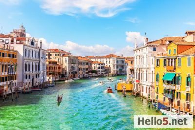 Venice luxurious houses gondolas boats Italy #italy