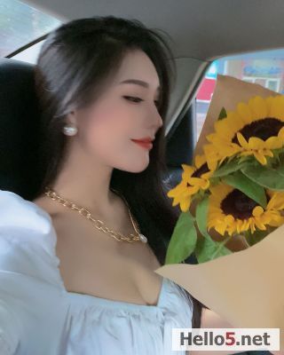 Girls who like flowers