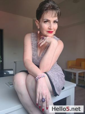 sunt o doamna amabila