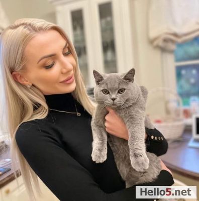 Buna ziua. caut un barbat minim 1,80 necasatorit daca nu va incadrati nu ma deranjati