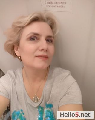 Singură, dar cu inima deschisă pentru o relație frumoasă.