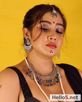 Hello. I'm a vegerian woman.. I hate peoples who eat meats.. I am a Hindu woman.