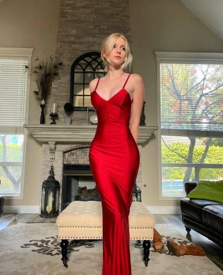 hello my name is Sandra im a single young lady lookoing for lovr i dont care about age or distance i need true loving partner to spend the rest of my life with forever