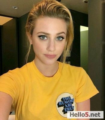 I do hookups and sexchats with nudes and videos