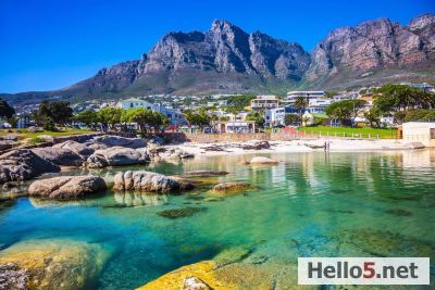 Johannesburg: Known as Africa’s gold and silver center, Johannesburg welcomes visitors with a mix of modern and historical attractions. Tourist activity in the city also increases during the summer months between December and February.