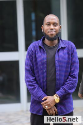 if want to start relationship with me feel free to comment with your WhatsApp number
