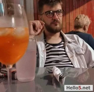 Imi place sportul si imi plac femeile mai mari la varsta sa treaca de 30