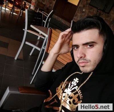 Caut fata sincera sa imi spuna direct ce isi doreste sa fie loiala