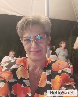 Sunt o femeie cu ceva ani ,dar care inca nu arata pentru ca am inca o alura de femeie tinaramereu vesela