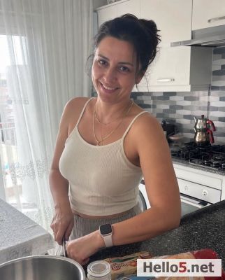 Izmirli bayanım mutsuz bir ilişkide duvara tosladım. Aşk istiyorum para önemsiz yeter ki gönüller bir olsun ❤️